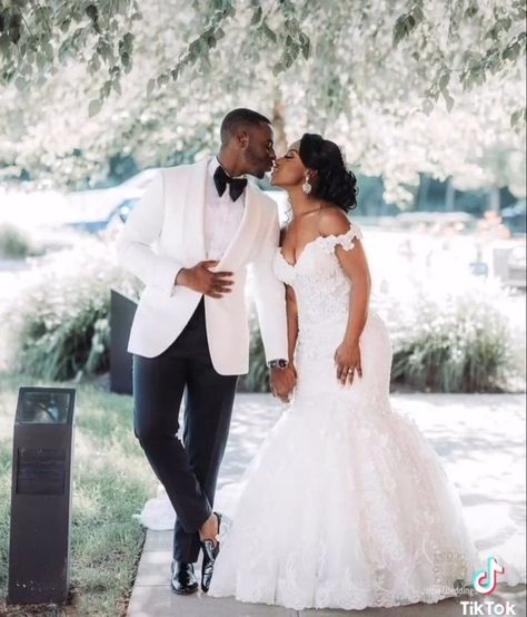 Modern Groom Suit Wedding, Wedding Photo Ideas Groomsmen, Taller Bride, Groomsmen Pics, Black People Weddings, Beach Wedding Pics, Black Marriage, Wedding Portrait Poses, Bridal Hair Inspiration