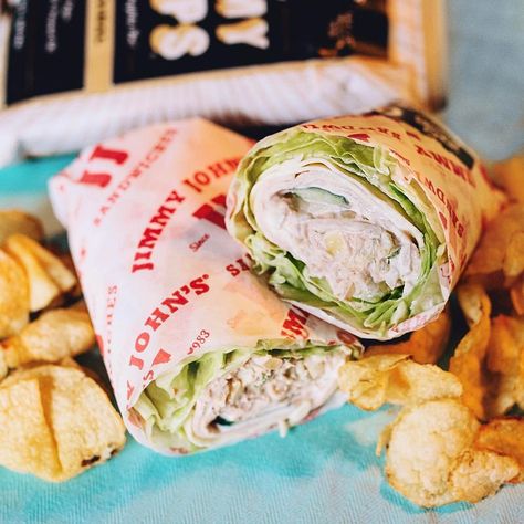 Jimmy John's Modified Monday "The Beached Tuna" aka #12 unwich, no tomato, add tuna and onions. Jimmy Johns Tuna Recipe, Jimmy Johns Bread, Light Sandwiches, Tuna Recipe, Jimmy Johns, Sliced Turkey, Tuna Recipes, Lunch Recipes Healthy, Speed Limit