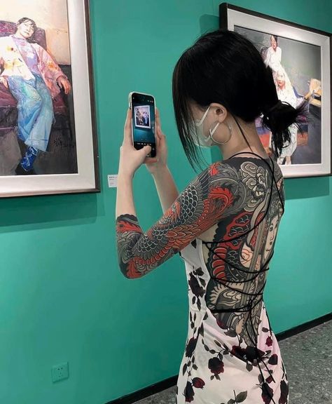 Japanese Back Tattoo, Yakuza Tattoo, Light Tattoo, Tattoed Women, Irezumi Tattoos, Traditional Japanese Tattoos, Asian Tattoos, Japanese Sleeve Tattoos, Japanese Tattoo Designs