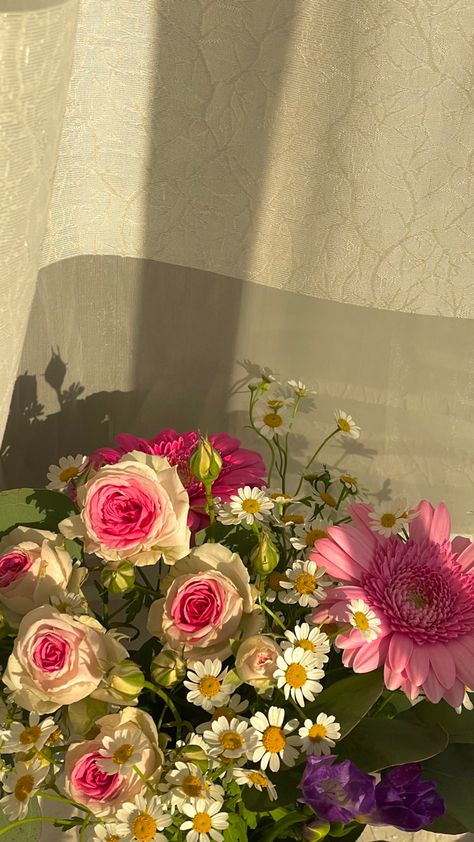 Virtual Flowers, Boquette Flowers, Hippie Painting, Flowers Photography Wallpaper, Floral Wallpaper Phone, Simple Iphone Wallpaper, Nothing But Flowers, Wallpaper Nature Flowers, Pretty Landscapes