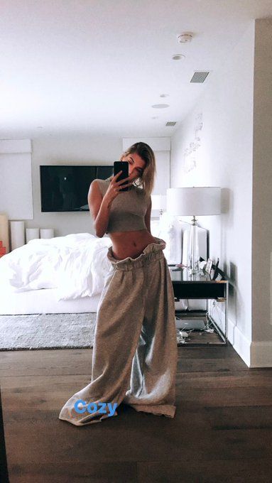 Hailey Baldwin Model, Hailey Bieber Style, Hailey Baldwin Style, Famous Outfits, Insta Models, Hailey Baldwin, Kardashian Jenner, Kendall Kylie, Kendall + Kylie