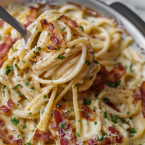 Alfredo Pasta With Bacon, Creamy Bacon Pasta, Bacon Spaghetti, Bacon Pasta Recipes, Yummy Pasta, White Sauce Pasta, Bacon Pasta, Alfredo Pasta, Tasty Pasta