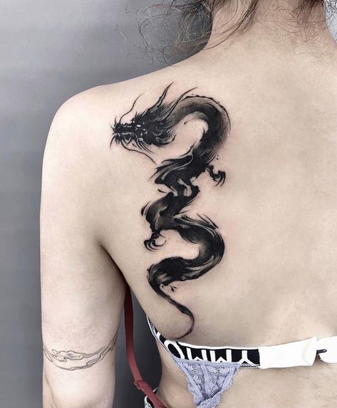 京 𝐉𝐢𝐧𝐠 · 𝐉𝐚𝐦𝐞𝐬 on Instagram: “Dragon Ink Brush 龍 The girl with dragon tattoo - Oriental Watercolor ink stroke style - Chinese ink brush - Custom design only. For…” Girl With Dragon Tattoo, Dragon Back Tattoo, Black Dragon Tattoo, Dragon Tattoo Designs, Feather Tattoos, Black Dragon, Free Spirited, Dragon Tattoo, Tattoos