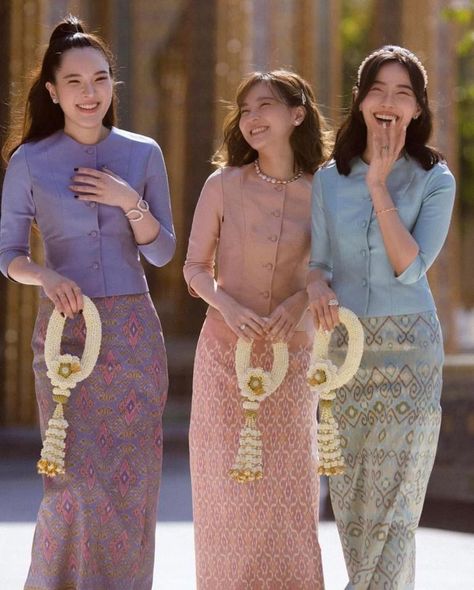 Thailand Dress Modern, Thai Outfits Traditional, Luxury Baddie, Thailand Traditional Dress, Thai Traditional Clothing, Burma Dress, Chic Outfits Edgy, Thailand Dress, Thai Silk Dresses