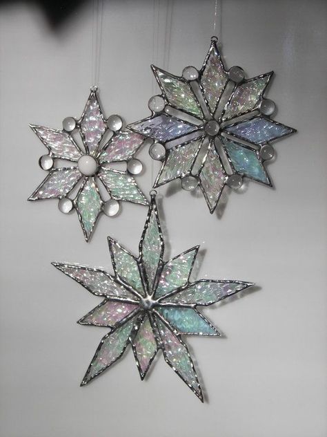 Stained glass Snowflake - Snowflake ornament- Christmas Ornament-Snowflake suncatcher L'art Du Vitrail, Painting Glass, Stained Glass Ornaments, Stained Glass Suncatchers, Stained Glass Christmas, Stained Glass Diy, Stained Glass Crafts, Art Stained, Stained Glass Designs