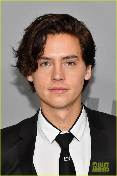 Cole Sprouse, KJ Apa & More 'Riverdale' Stars Hit Up CW Upfronts 2018 Cole Sprouse Haircut, Cole Sprouse Lockscreen, Cole Sprouse Shirtless, Cole Sprouse Aesthetic, Cole Sprouse Hot, Cole Sprouse Funny, Cole Sprouse Wallpaper, Cole Spouse, Cole Sprouse Jughead