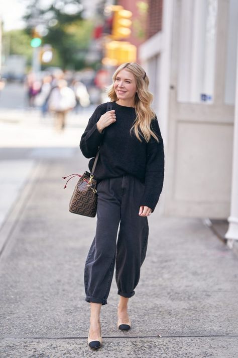 Slouchy Pants Outfit Winter, Black Paperbag Jeans Outfit, Black Slouchy Jeans Outfit, Slouchy Jeans Outfit Winter, Slouchy Pants Outfit, Slouchy Jeans Outfit, Slouch Jeans, Pants Outfit Fall, Jeans Outfit Winter