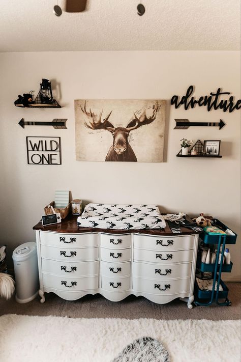 Hunter Nursery Ideas, Ranch Style Nursery, Country Style Nursery, Nursery Ideas Country, Nursery Ideas Neutral Rustic, Modern Western Nursery, Nursery Ideas Rustic, Cabin Nursery Theme, Boy Nursery Ideas Rustic