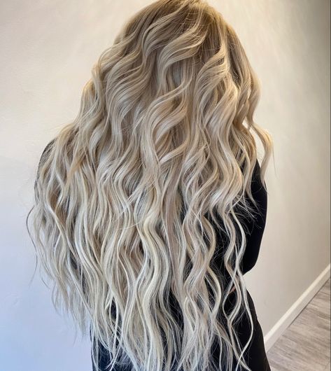 Extensions Blonde Hair, 24 Inch Hair Extensions, 22 Inch Hair Extensions, Blonde Hair Tips, Baylage Hair, Blonde Hair Goals, Balayage Long Hair, Bright Blonde Hair, Summer Blonde Hair