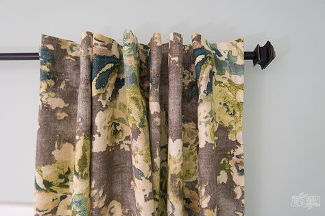 How to sew DIY hidden tab drapes - video tutorial Diy Drapes, Making Curtains, Diy Mommy, Tab Curtains, No Sew Curtains, Farmhouse Dining Chairs, One Room Challenge, Curtain Ideas, Custom Drapes