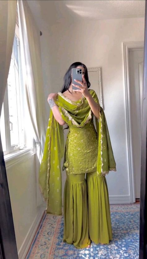 Chiffon Suit Designs Indian Style, Indian Jago Outfits, Light Green Punjabi Suit, Old Style Punjabi Suits, Mehendi Outfits Simple, Gurudwara Wedding Outfits For Guests, Traditional Birthday Outfits, Mehndi Color Suit, Dress For Mehendi Function Mehndi Outfit