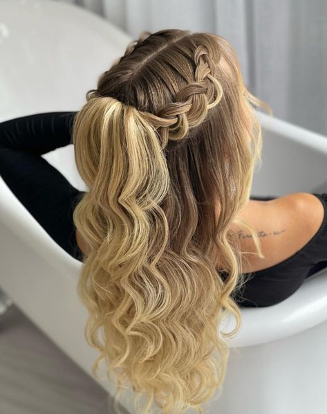 Wavy With Loose Bridesmaids Hairstyle For Medium Length Hair Bridesmaids Hairstyle, Bridemaids Hairstyles, Cute Prom Hairstyles, Hairstyle Examples, Formal Hairstyles For Long Hair, Simple Prom Hair, Hoco Hairstyles, Dance Hairstyles, Prom Hairstyles For Long Hair