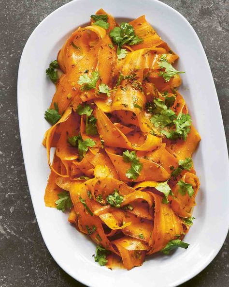 For this cumin-spiced carrot ribbon salad, ribbons of shaved carrot are tossed with toasted cumin, honey, oil, and cider vinegar dressing. It's a healthy side dish that's easy to toss together, making it perfect for picnics, potlucks, and weekend cookouts. #picnicfood #carrotsalad #healthysides @joe_woodhouse Carrot Ribbon Salad, Cider Vinegar Dressing, Ribbon Salad, Cilantro Salad, Steamed Asparagus, Vegetarian Lasagna, Healthy Recipes Clean, Healthy Side Dish, Honey Oil