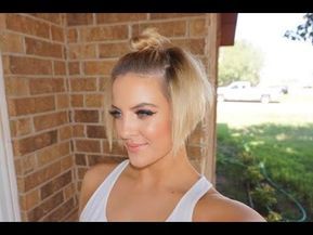 Half Up Top Knot for Short Hair - YouTube Top Knot For Short Hair, Half Up Top Knot, Hair Short Styles, Short Hair Top Knot, Kort Bob, Short Hair Back, Pulled Back Hairstyles, Gym Hairstyles, Short Wedding Hair