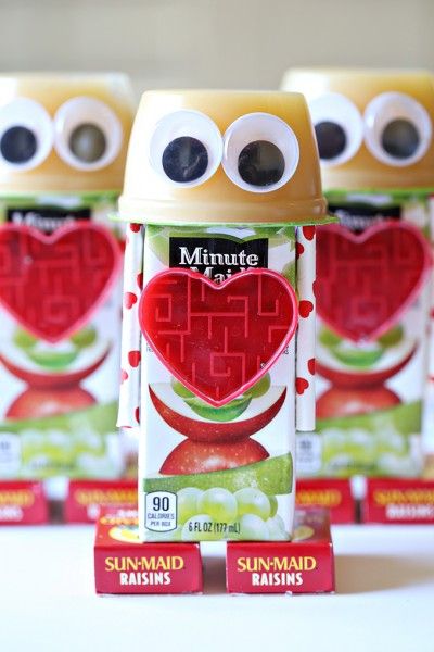 Valentine Robot, Valentines Robots, Glow Stick Valentine, Snacks Diy, Pinterest Valentines, Valentines Treats, Roses Valentine, Robot Craft, Room Parent