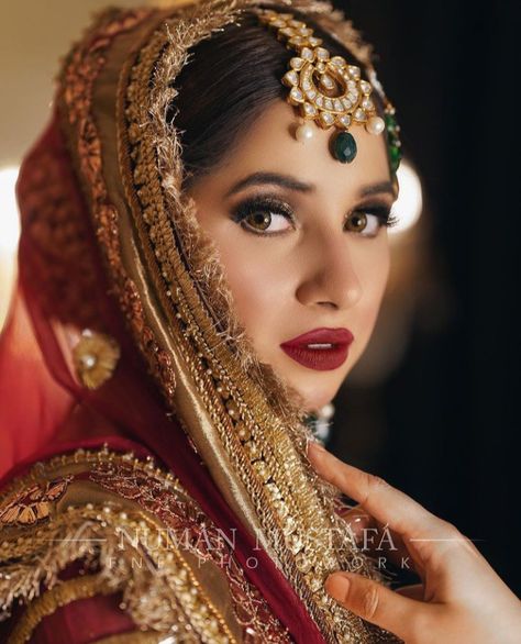 Bridal Jewelry Sets Brides, Pakistani Bridal Makeup, Indian Bridal Photos, Fancy Sarees Party Wear, Trendy Shirt Designs, Quick Makeup, Muslim Bride, Bridal Dress Fashion, Bridal Photoshoot