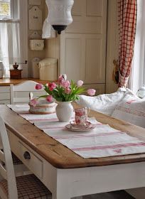 With Hook and Needle: Dreaming of Another White Kitchen Armoire, Country Kitchen Tables, French Country Rug, Cocina Shabby Chic, Dining Room Design Modern, Country Kitchen Designs, Cottage Shabby Chic, Country Kitchens, French Country Kitchens