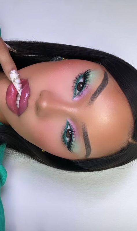 Makeup Looks Colourful Eyeshadows, Dramatic Make Up Looks, Cute Makeup Looks Eye Shadow, Green Eye Looks Eyeshadows, Icy Blue Makeup Look, Cool Eye Makeup Looks Creative, Wicked Makeup Looks, Green And Pink Makeup Looks, Mint Makeup Looks