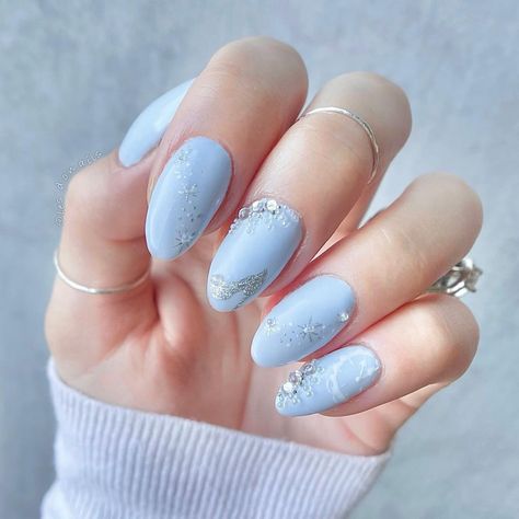 Cinderella nails 💍👸🏼 Light Blue Nails Cinderella, Cinderella Nails Acrylic Short, Blue Nails Cinderella, Cinderella Nails Disney, Light Blue Irridescent Nails, Dusty Blue Nails Design, Cinderella Nail Designs, Cinderella Aesthetic Nails, Light Blue Disney Nails