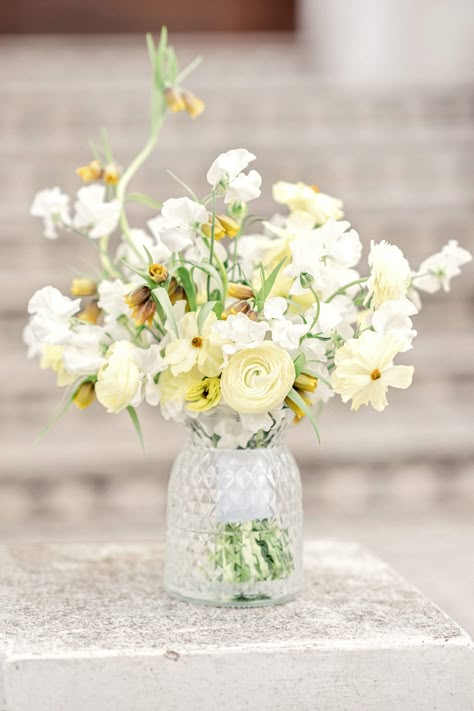 How stunning is this fresh flower yellow & white wedding bouquet? I love a lemon wedding theme- it's perfect for a spring or summer wedding. Florals by @sweet_kvitka White Yellow Wedding Flowers, White And Yellow Wedding Flowers, Pastel Yellow Wedding Theme, Pale Yellow Wedding Theme, Pastel Yellow Wedding, White And Yellow Wedding, Light Yellow Weddings, Pale Yellow Weddings, Yellow And White Wedding