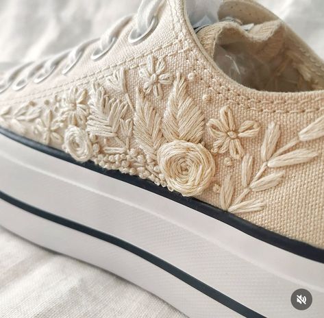 Embroidery Converse, Converse Embroidery, Diy Embroidery Kit, Custom Converse, Embroidery Works, Embroidered Shoes, So Me, Hand Embroidery Art, June 22