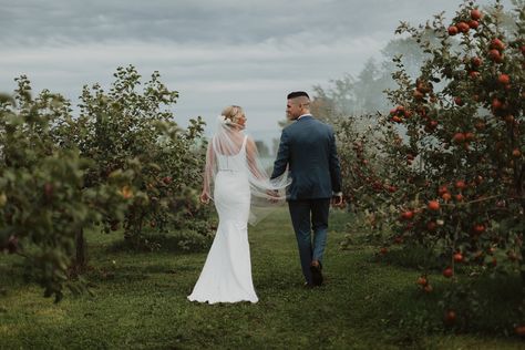 Apple Orchard Wedding Photos, Orchard Wedding Photos, Fall Orchard, Apple Orchard Wedding, Farm Wedding Photography, Photography Hacks, Fall Wedding Photos, Orchard Wedding, Vintage Wedding Photography