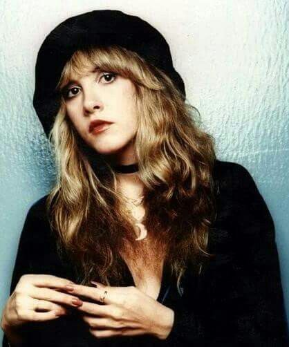 Stevie Nicks. This is one lady who always looks beautiful in any photo!! Stevie Nicks Young, Buckingham Nicks, Stephanie Lynn, Stevie Nicks Style, Stevie Nicks Fleetwood Mac, I'm With The Band, Stevie Nicks, Fleetwood Mac, Cultura Pop