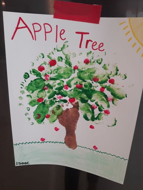 September Footprint Crafts, Apple Crafts Preschool, Baby Art Crafts, August Crafts, September Crafts, Infant Classroom, Art Activities For Toddlers, Apple Activities, Fall Arts And Crafts