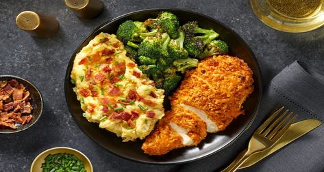 Want to elevate your dinner recipe game? Try making our Crispy Cheddar Chicken with chef-selected, premium ingredients. Hellofresh Chicken, Bacon Mashed Potatoes, Crispy Cheddar Chicken, Broiled Chicken, Cheddar Chicken, Hello Fresh Recipes, Kushina Uzumaki, Roasted Broccoli, Hello Fresh