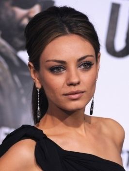 Mila Kunis front view Mila Kunis Hair, Formal Ponytail, Simple Elegant Hairstyles, Ideas For Makeup, Pony Tails, Party Hair, Mila Kunis, Fancy Hairstyles, Formal Hairstyles