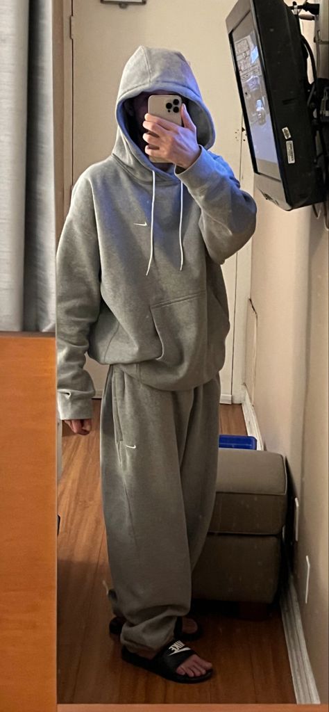 Nike Sweats And Hoodie Outfit, Sweat Pants Hoodie Outfit, Skater Sweatpants Outfit, Hoodie And Sweatpants Aesthetic, Baggy Sweatpants And Hoodie Outfit, Street Wear Tracksuit, Baggy Nike Sweatpants Outfit, Men’s Lazy Outfits, Nike Hoodie And Sweatpants Outfit