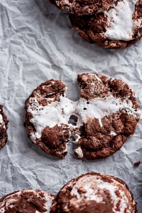 Chocolate Marshmallow Cookies, Hot Cocoa Cookies, Stuffed Cookies, Marshmallow Cookies, Hot Chocolate Cookies, Hot Chocolate Marshmallows, Double Chocolate Cookies, Cookie Spread, Chocolate Marshmallows