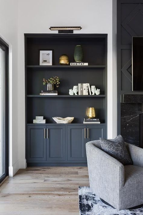 Brass Picture Light Over Black Built In Shelves and Cabinets - Transitional - Living Room Farrow Bal, Billy Ikea, Farrow & Ball, Built In Shelves Living Room, Living Room Built Ins, Built In Cabinet, Dessert Easy, Transitional Living, Transitional Living Rooms