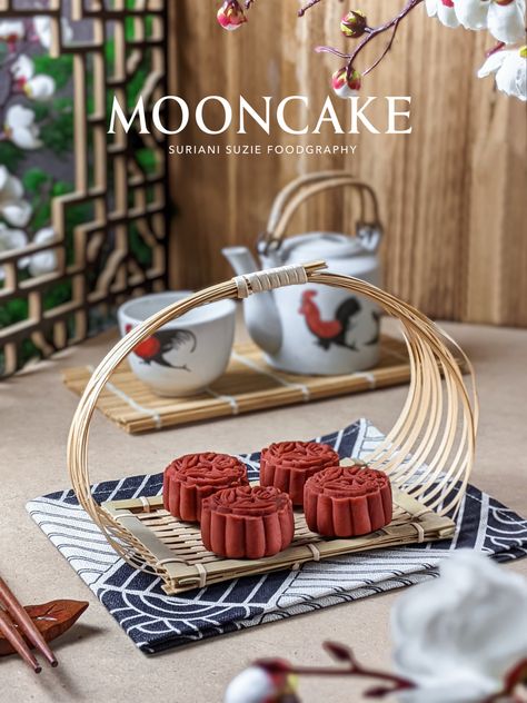 #Smartpiksel #OnlineClass #Smartphone #Photography #Malaysia Mooncake Photoshoot, Mooncake Photography, Asian Food Photography, Food Styling Photography, Food Photography Lighting, Chinese Cake, Food Photography Composition, Mooncake Festival, Pho Recipe