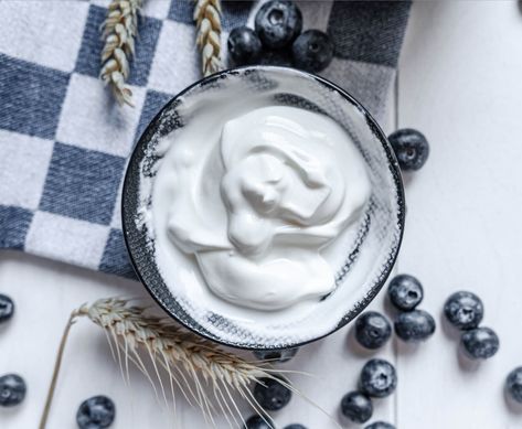 Benefits Of Greek Yogurt, Yogurt Benefits, Low Calorie Fruits, Low Calorie Snacks, No Dairy Recipes, Köstliche Desserts, Hair Food, Tempeh, Fermented Foods