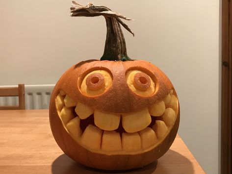 Pumpking Carving Funny, Dental Pumpkin Carving Ideas, Pumpkin Carving Ideas Faces, Tiny Pumpkin Carving, Halloween Carving Ideas, Cool Pumpkin Carving Ideas, Pumpkin Carving Pictures, Halloween Pumpkins Carvings Designs, Pumpkin Sculpting