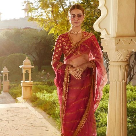 Sabya Saree, Sabyasachi Lehenga Bridal, Sabyasachi Bridal, Sabyasachi Sarees, Sabyasachi Bride, Wedding Lehengas, Simple Sarees, Stylish Sarees, Indian Wedding Outfits