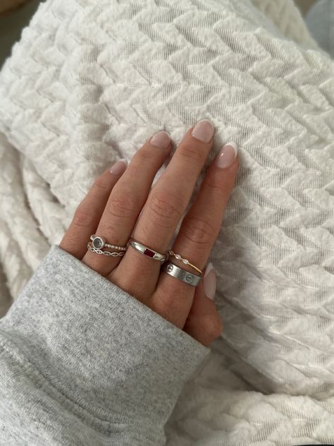 Ring Inspiration Aesthetic, Minimalist Silver Ring Stack, Silver Stacked Jewelry Aesthetic, Rings Inspiration Silver, Silver Rings Stacking, Lots Of Rings Aesthetic Silver, Jewelry Combos Silver, Silver Jewellery Stacking, Aesthetic Ring Stack