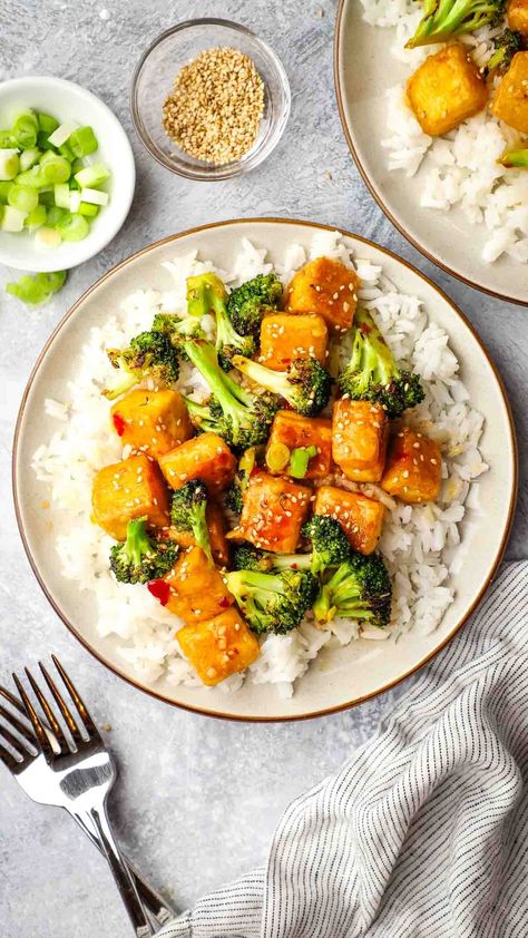 This easy 30-minute sweet chili tofu is crispy tofu cubes and tender broccoli coated in a sweet, sticky, slightly spicy sauce. Serve with rice for a simple and satisfying plant-based dinner. Sweet Chili Tofu, Recipes Using Tofu, Chili Tofu, Tofu Broccoli, Tofu Cubes, Tofu Chicken, Lime Desserts, Vegan Quinoa, Plant Based Dinner