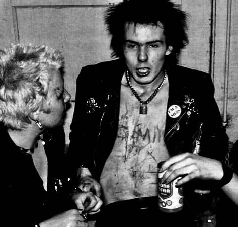 Sid And Nancy, 70s Punk, Johnny Rotten, 80s Punk, Punk Culture, Punks Not Dead, Punk Poster, Sid Vicious, Mazzy Star