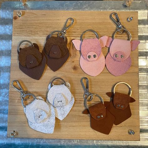 Leather Animal Key Chains - Etsy Leather Keychain Pattern, Leather Animals, Leather Keychain Diy, Leather Craft Ideas, Horse Keychain, Keychain Pattern, Leather Scraps, Coeur D'alene, Notebook Ideas