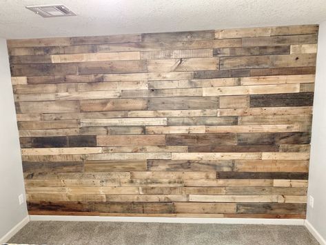 Wood Wall Finishing Ideas, Wood Accent Wall Bedroom, Arizona Room, Pallet Accent Wall, Wooden Pallet Wall, Wooden Accent Wall, Wood Wall Design, Wood Plank Walls, Wood Pallet Wall