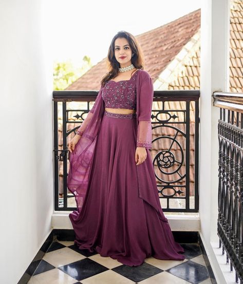 Lahanga With Jacket, Lehenga With Long Shrug, Lehnga With Shrugs, Lehanga With Over Coat, Skirt And Top With Overcoat, Marriage Function Dresses For Women Indian, Engagement Party Dress For Guest Indian, Skirt And Top For Marriage Function, New Trending Dress 2024