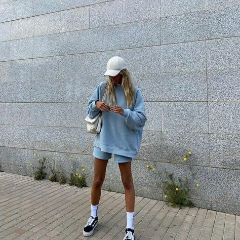 Summer Jeans And Heels Outfit, Daily Comfy Outfits, Dressed Up Athleisure, Summer Athleisure Outfits 2024, Colorful Casual Outfits, Outfits 00s Style, Summer Athleisure Outfits, Summer Street Styles, Lake Outfit