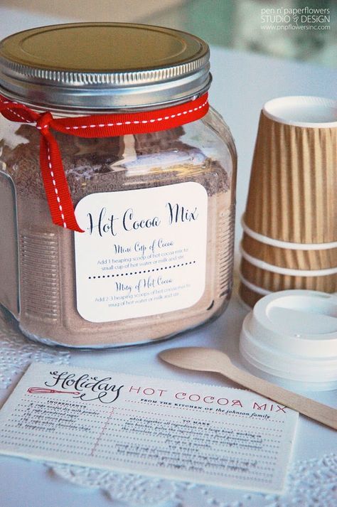 Pen + Paper Flowers: MAKE | Homemade Hot Cocoa Mix Hot Cocoa Mix Recipe, Holiday Hot Chocolate, Hot Chocolate Mix Recipe, Homemade Hot Chocolate Mix, Hot Cocoa Gift, Diy Hot Chocolate, Diy Hot Cocoa, Homemade Hot Cocoa, Cocoa Gift