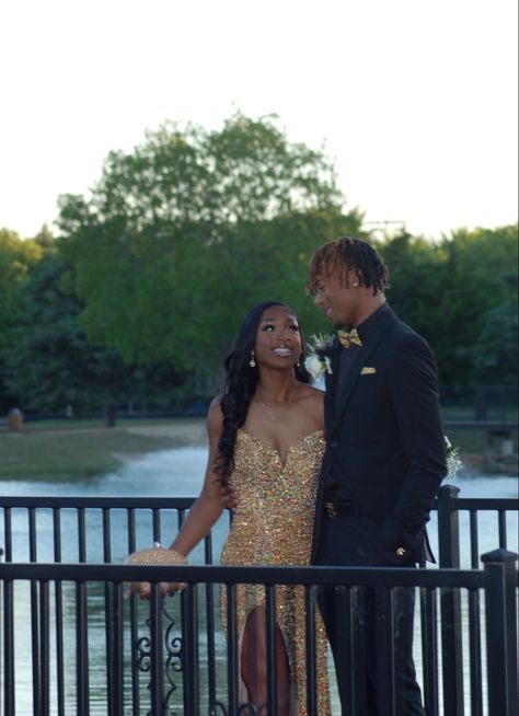 Champagne Prom Dress Black Couple, Gold Prom Theme Couple, Gold Prom Look Couple, Gold Prom Black Couple, Hoco Inspo Pics Black, Prom Send Off Pictures, Black And Gold Hoco Couple, Prom Dresses With Boyfriend, Black And Gold Homecoming Couple