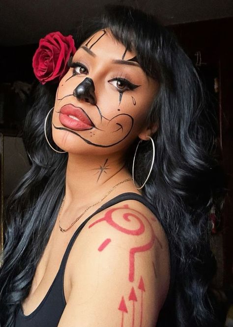 Chicana Lips, Gangster Clown, Cute Halloween Decorations, Cholo Style, Chicana Style, Cute Halloween Makeup, Halloween Makeup Easy, Clown Makeup, Halloween Makeup Looks