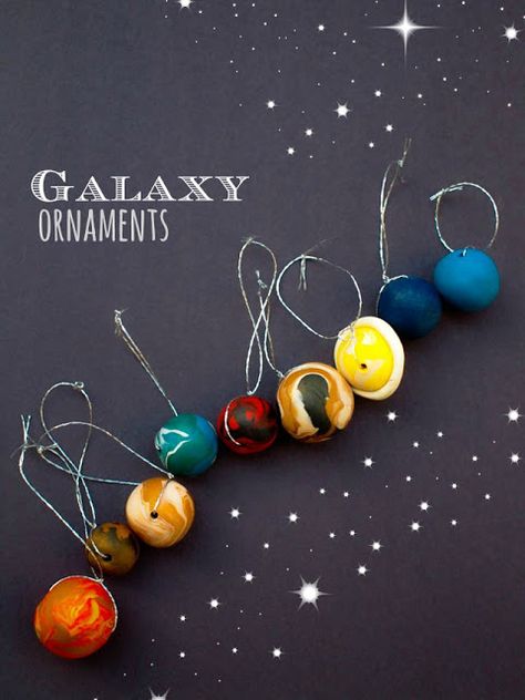 How to make outer space planet ornaments for Christmas- Such a fun STEAM craft to do with the kids! Planet Ornaments, Diy Outer, Kids Holidays, Outer Space Planets, Diy Space, Ornaments For Christmas, Kid Projects, Holiday Crafts For Kids, Christmas Pink