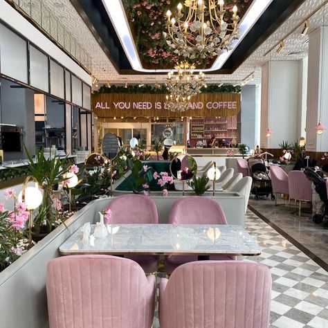 Pretty Cafe Aesthetic, Cafe Inspo Interiors, Pink Coffee Shop Aesthetic, Soft Cafe Aesthetic, Coffee Shop Aesthetic Cozy, Girly Coffee Shop, School Office Design, Luxury Brunch, Cozy Cafe Interior