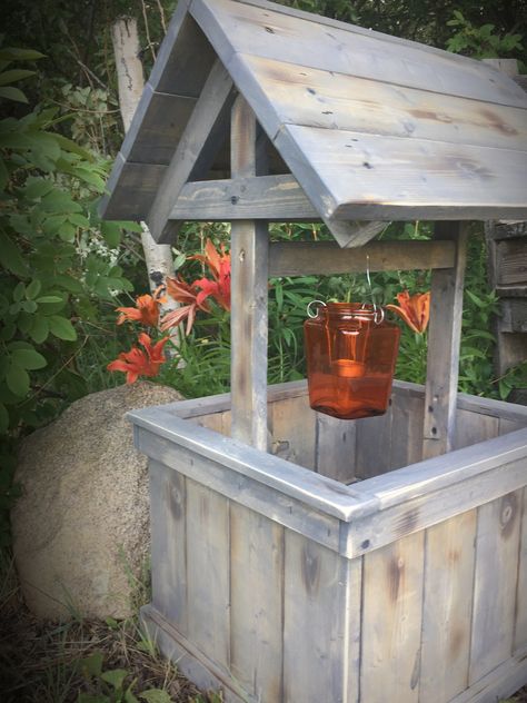 Square Wishing Well, Homemade Wishing Well, Fake Well In Yard, Wishing Well Ideas For Yard, Well House Cover Ideas, Well Pump Cover Ideas, Wishing Well Ideas, Diy Wishing Well, Water Well House